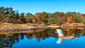 Nordåsvannet byr på flotte omgivelser for den som setter pris på sjø, båtliv og naturopplevelser. Det er kort avstand med båt til populære Kyrkjetangen.