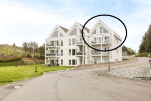 Selveiende og lekker 4-roms toppleilighet over to plan, i det attraktive sameiet Bjorøy Brygg II (oppført i 2017).