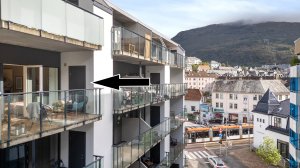 Leiligheten ligger i 5. etg. (nest Ã¸verste etg. i bygget). 