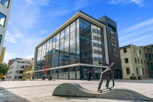 Leiligheten ligger i et av de mest populÃ¦re omrÃ¥dene i Bergen â€“ Kronstad. 