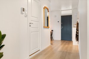 Det er ikke forkjøpsrett i borettslaget og kjøper betaler ikke 2,5% dokumentavgift til staten. 