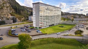 Tiltalende 2-roms andelsleilighet like v/Oasen| Oppusset 2018 | Sentralvarme | Innglasset altan m/god størrelse | Ikke forkjøpsrett!