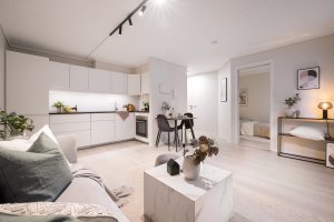 Åpen stue/kjøkkenløsning, godt med gulvplass og moderne overflater. 