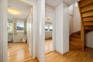 I underetasjen (u1) ligger 3 soverom, gang, bod og bad. 