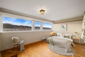 De to største soverommene måler hhv. 14,5 og 13,6 kvm. 