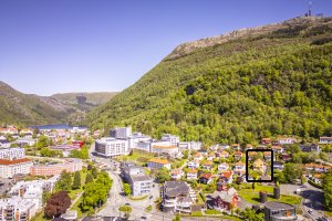 Ulriksdal er et vakkert villaområde med frodige hager og rolige omgivelser.