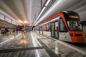 Det er bussholdeplass i umiddelbar nærhet og bare 2. min. å gå til bybanestoppet ved Haukeland sykehus.