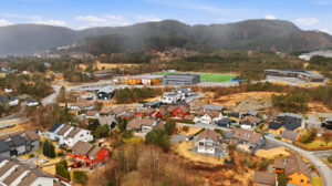 Oversiktsbilde av et attraktivt og etablert boligområde.
