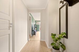 Stilren gang med moderne uttrykk.