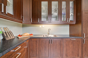 Funksjonelt kjøkken med effektiv planløsning.