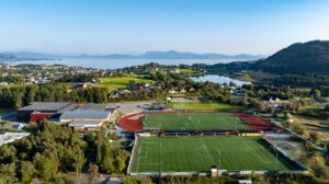 Kuventræ idrettsanlegg og Osbadet noen minutter unna.