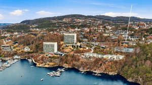 Det er bare få minutter å gå ned til marina | Eiendommen er tilknyttet Vågslien Vel båtforening med tilhørende rettigheter i båtlaget