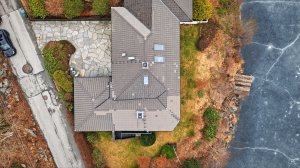 Tomtens areal er på 813 m² | Godt utnyttet og pent opparbeidet | Tak, renner og skifer ved inngang ble rengjort sommer 2025