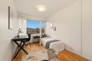 Bildet viser soverommet med areal på 8.8 m²