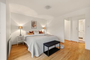 Hovedsoverommet har også enkel tilgang til eget bad og garderoberom