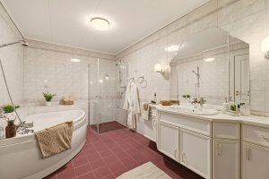 Hovedbadet har et areal på 10.0 m²