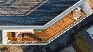 God plass til både sittegruppe og spiseplass utendørs