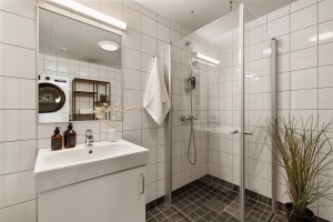 Stilrent bad med god plass og praktiske løsninger