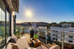 Vestvendt balkong på hele 21,5 m² med gode solforhold