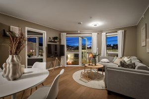 Moderne stue med gjennomgående god romfølelse