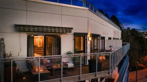 God plass til både sittegruppe og spiseplass utendørs