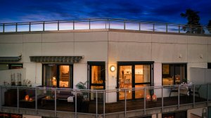 Hjørnebeliggenhet gjør at en her vil få en langstrakt uteplass 