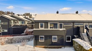 Boligen er jevnlig vedlikeholdt gjennom årene og har ny taktekking i 2023. 