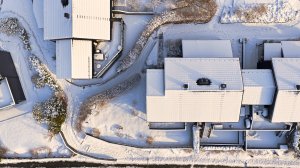 Som enderekke har du ekstra god uteplass og en flott opparbeidet hage.