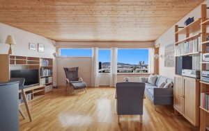 Åpent og flott allrom på til sammen 44,9 m², noe som gir svært gode møbleringsmuligheter og en luftig romfølelse.