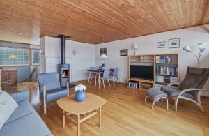 Det er også tilgang til loft med gode lagringsmuligheter.