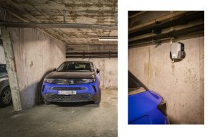 Garasjeplass i lukket anlegg med egen elbil-ladestasjon (Defa). Gjesteparkering på oppmerkede plasser utendørs.