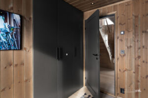 Plassbygde garderober med god utnyttelse. 