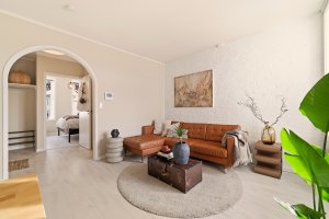 Leiligheten ligger gunstig plassert i byggets 3. etasje og har et samlet areal på 42 m2 BRA-i.