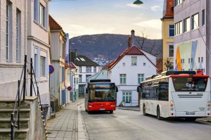 Det er kort avstand til bussforbindelse.