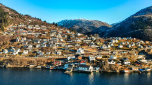 Vaksdal er et trivelig og oversiktlig lokalsamfunn med sterk tilhørighet til naturen og fjorden. Tettstedet ligger idyllisk til ved Veafjorden.