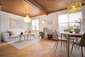 Kjøper får muligheten til å kjøpe og overta alle møbler i huset. Dette må avtales direkte med selger i etterkant av kjøp. 