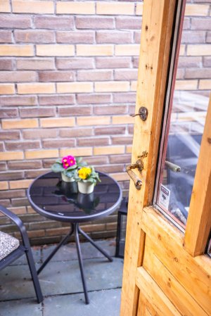 Fra kjøkkenet er det utgang til ... 