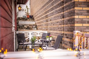 ... boligens tilhørende uteplass. 