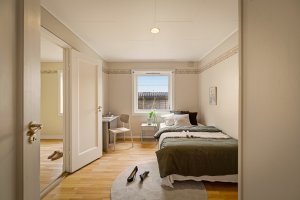 Boligens to øvrige soverom har areal på hhv. 9.2 m² og 11.4 m²