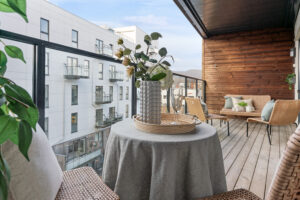 Dette er en arealeffektiv og innbydende leilighet med god beliggenhet i det attraktive sameiet på Horisont