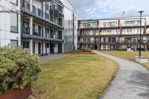 Fellesarealet er pent opparbeidet og godt vedlikehold - det er ingen felles dugnadsplikt 