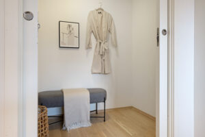 Rommet er på 3.1 m²og har vært brukt som eget garderoberom for hovedsoverommet 