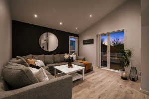 Koselig stuekrok med utgang til solrik terrasse