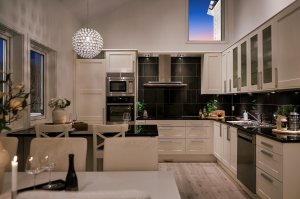 Integrert induksjonstopp med 80 cm bredde, mikro, stekeovn, oppvaskmaskin og kjøleskap med frys