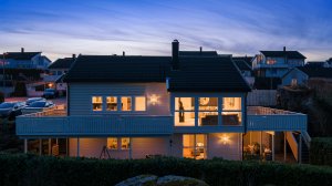 Store vindusflater, gjennomtenkte løsninger og rom med god takhøyde