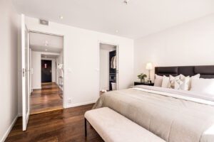 Soverom nr. 2 er 13.3 m². En lyst og meget pent rom. 