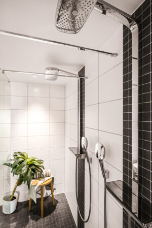 Praktisk med dobbeldusj på badet. 