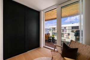 Rommet kan med enkle grep tilpasses og fungere godt som hjemmekontor