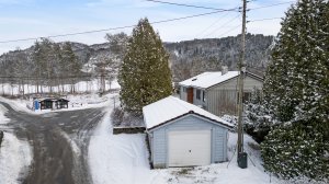 Flatt terreng og enkel tilkomst til garasje og huset