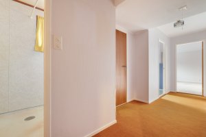 UTLEIEDEL - Romlig gang med plass til garderobeløsninger